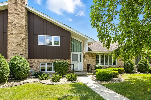 $294,900 | 10549 Illinois Court, Orland Park, IL 60467