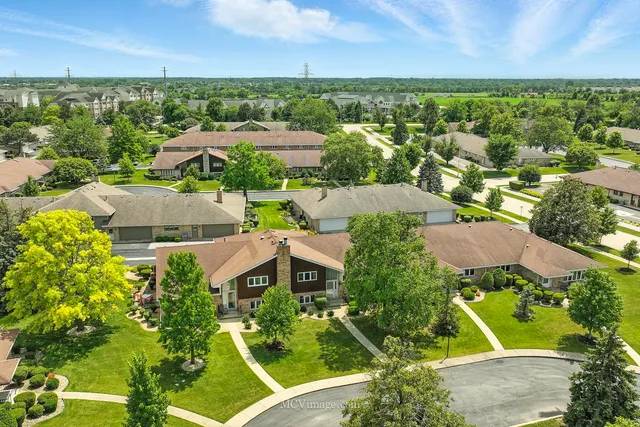 $294,900 | 10549 Illinois Court, Orland Park, IL 60467