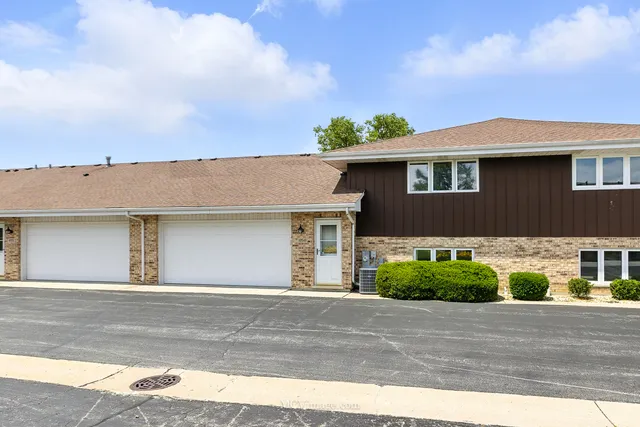 $294,900 | 10549 Illinois Court, Orland Park, IL 60467