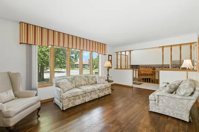 $294,900 | 10549 Illinois Court, Orland Park, IL 60467