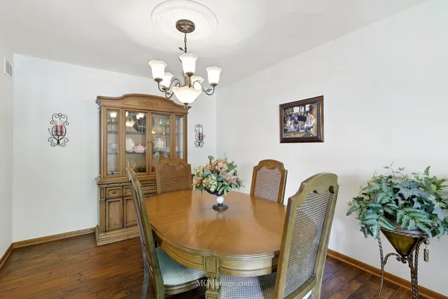 $294,900 | 10549 Illinois Court, Orland Park, IL 60467