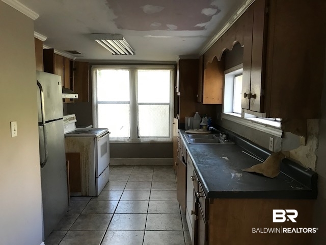 1908 Sowell Road Brewton, AL 36426 - Photo 7 of 17 Kitchen