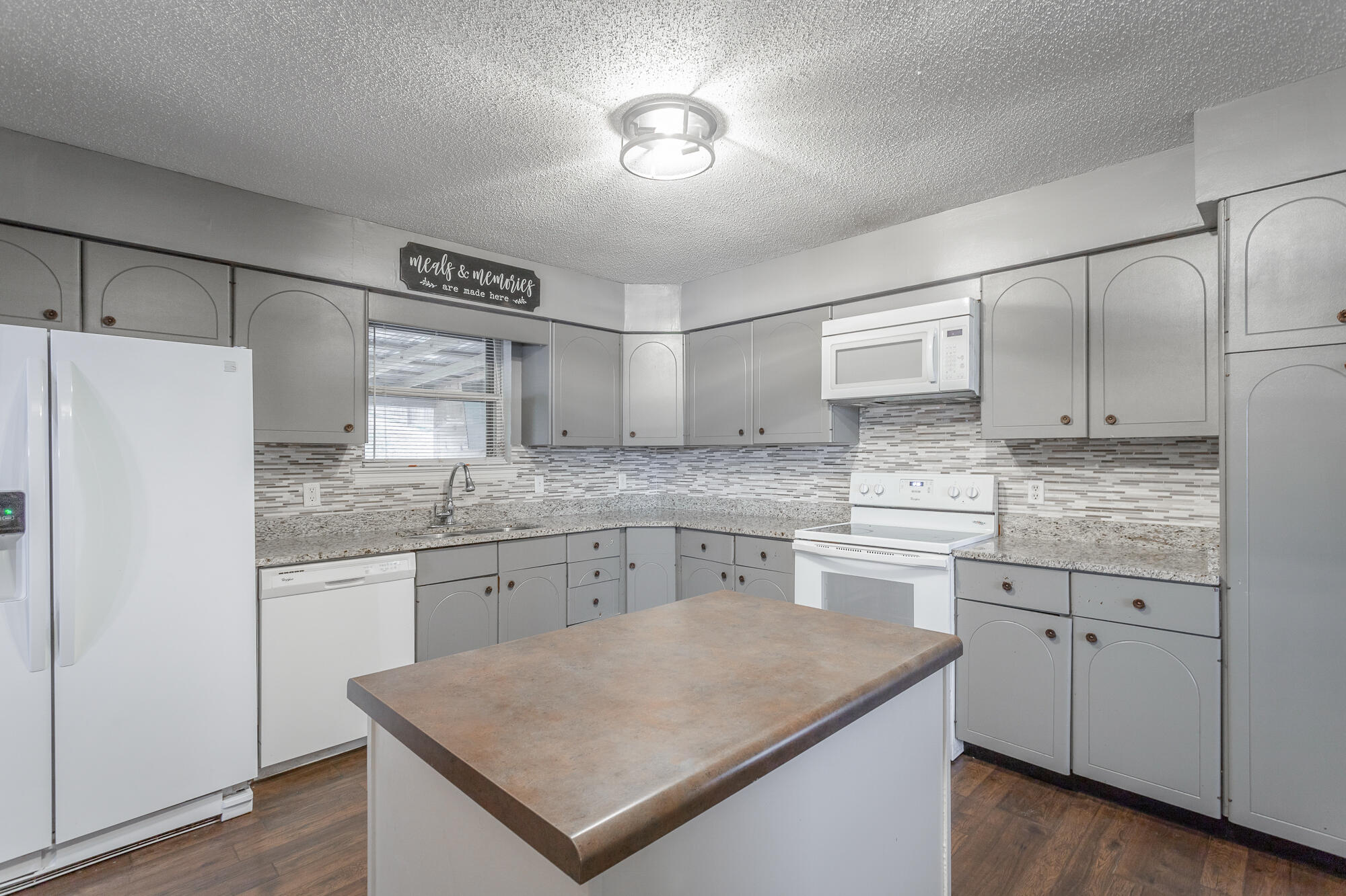 1705 East Rebel Road Rossville, GA 30741 - Photo 8 of 39 Kitchen