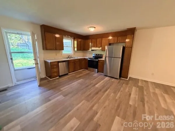 $1,595 | 422 Greenlea Circle, Taylorsville, NC 28681
