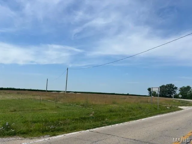 $60,000 | 331 Oak Street, Witt, IL 62094