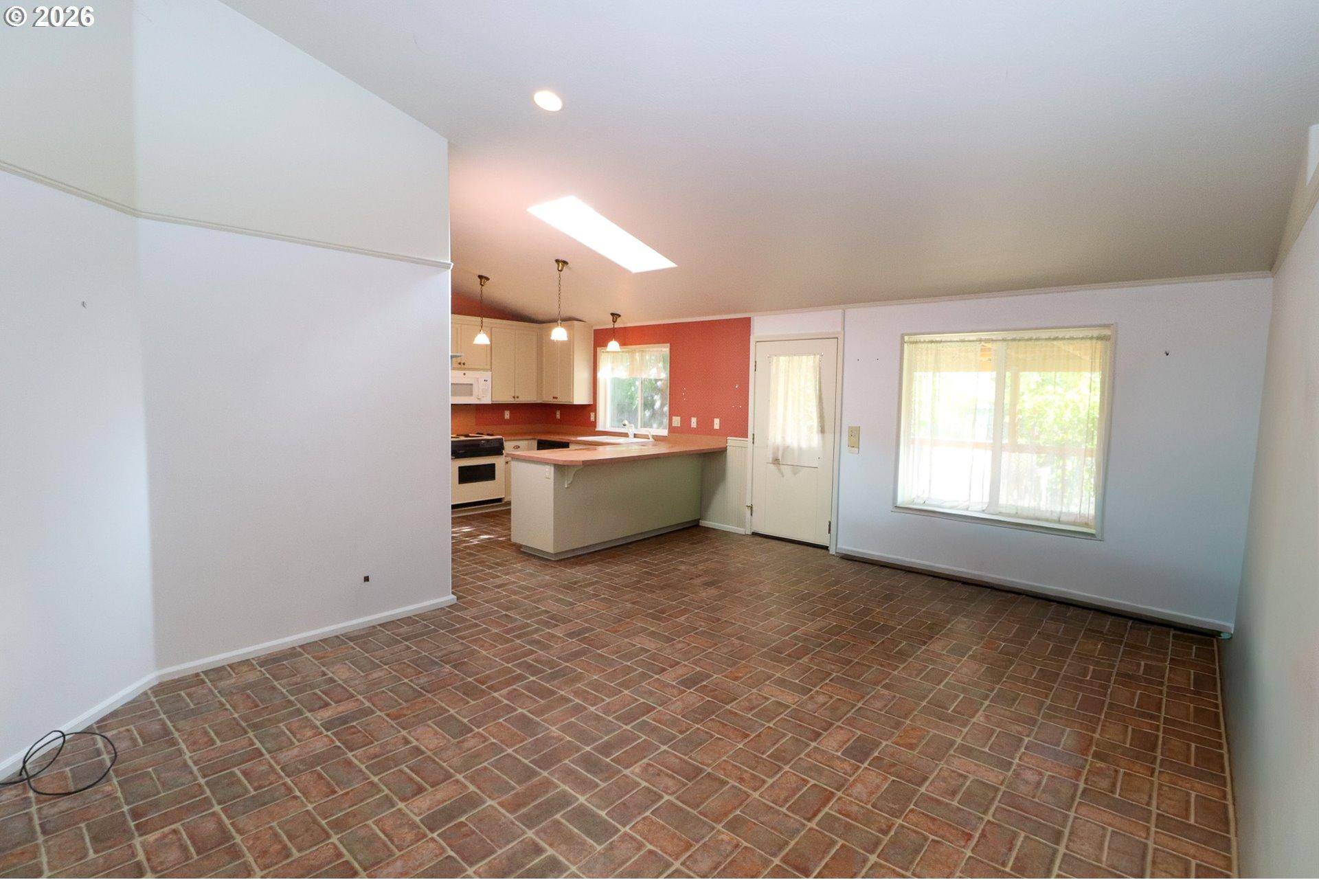 631 Nicholas Drive Springfield, OR 97477 - Photo 15 of 43 Gallery Image 15