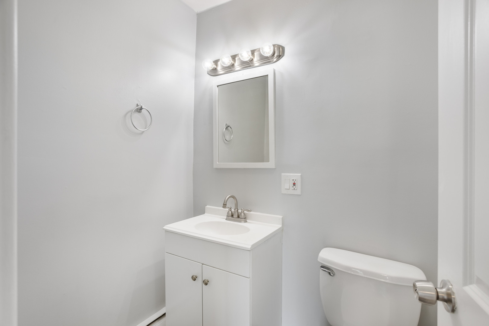 6826 North Ridge Boulevard, Unit 401 Chicago, IL 60645 - Photo 12 of 16 a bathroom with a toilet sink and mirror