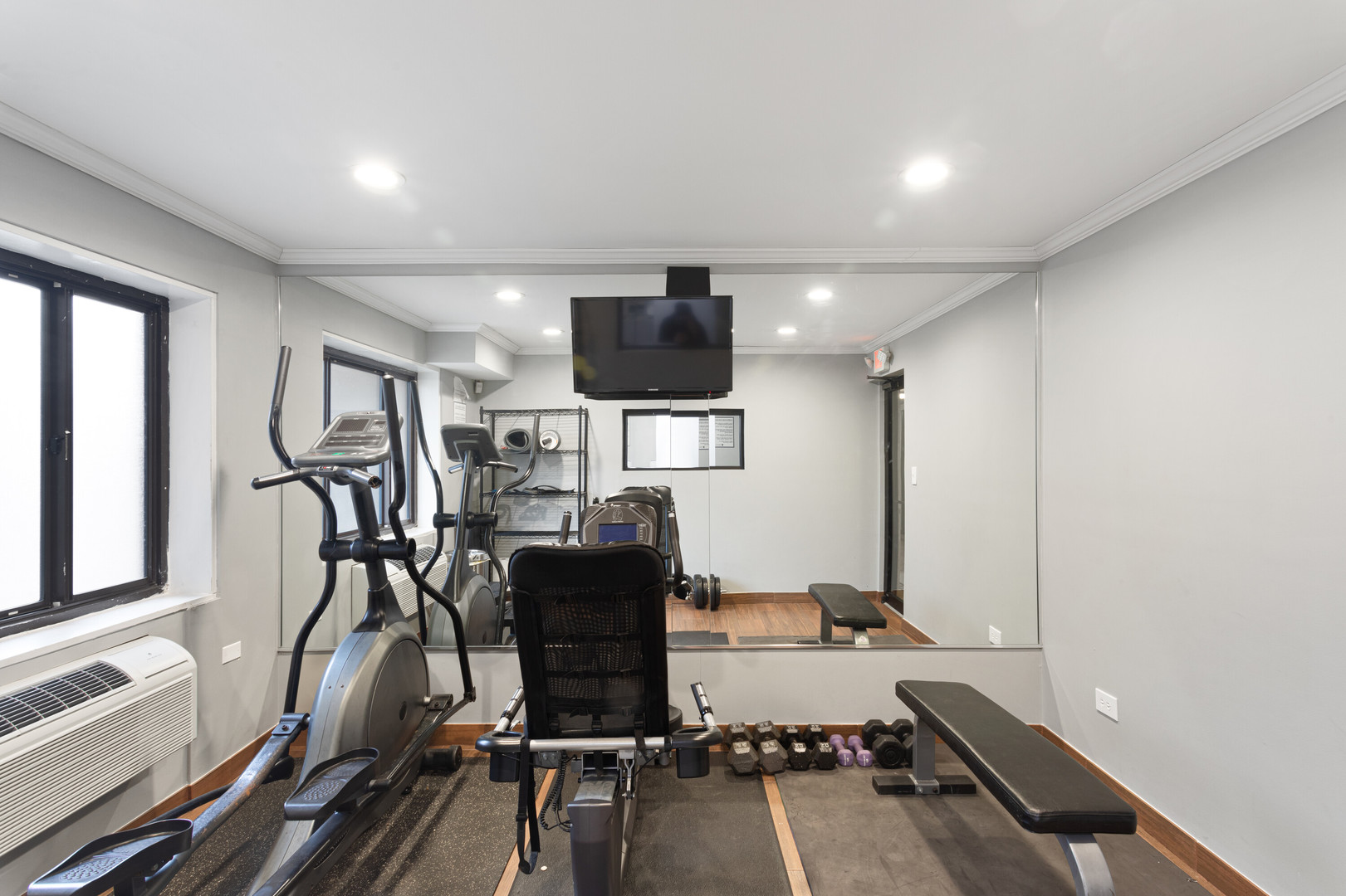 6826 North Ridge Boulevard, Unit 401 Chicago, IL 60645 - Photo 15 of 16 a view of a room with gym equipment