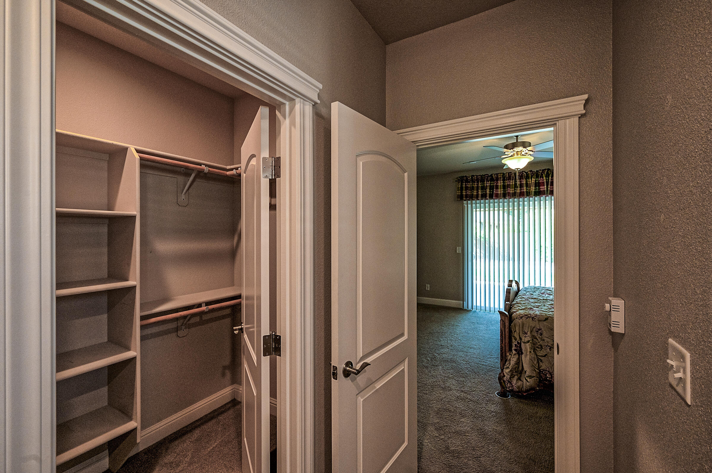 3375 Hotlam Road Redding, CA 96002 - Photo 13 of 38 a bathroom with a walk in closet