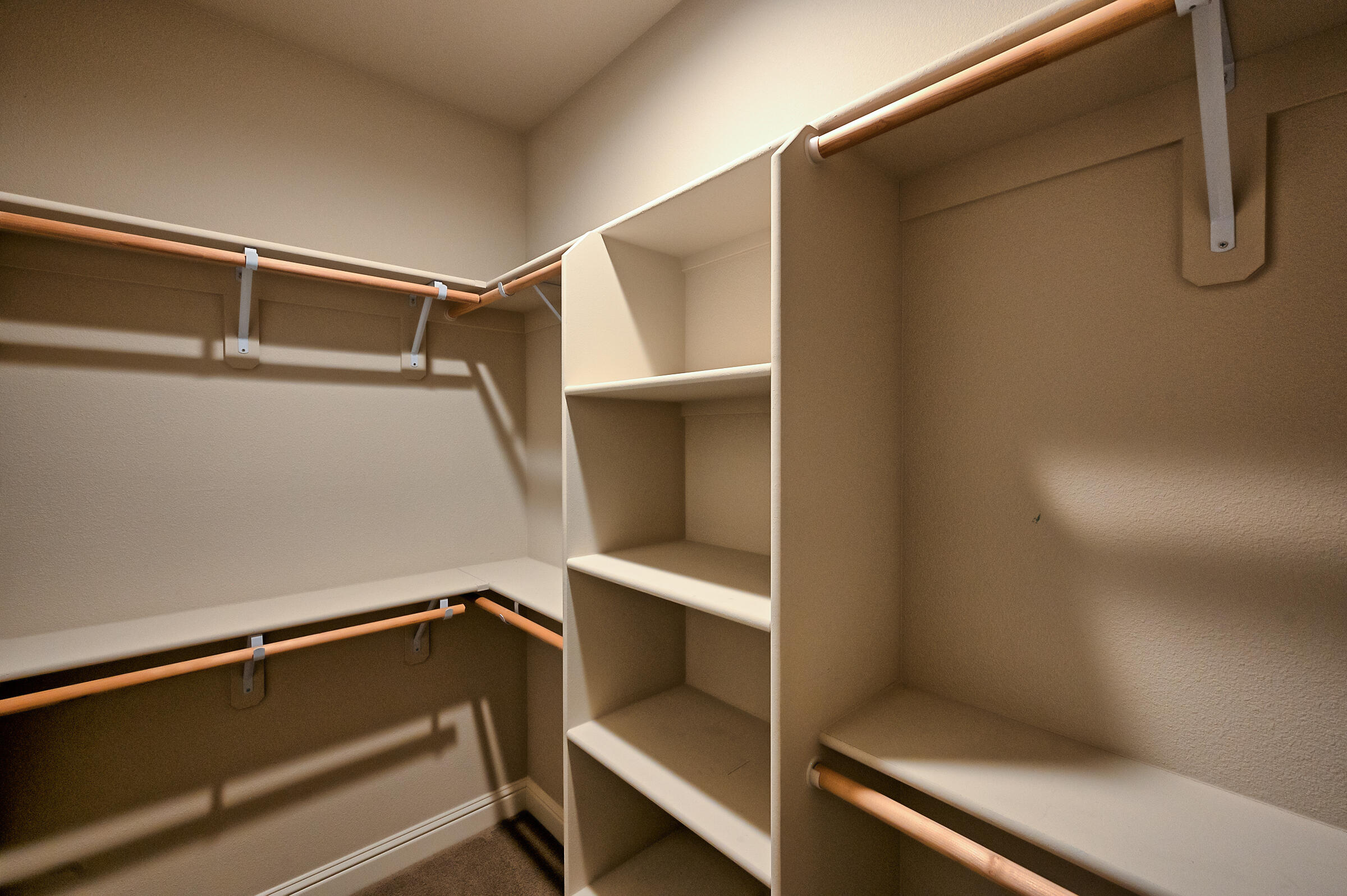 3375 Hotlam Road Redding, CA 96002 - Photo 14 of 38 a bathroom with a bathtub