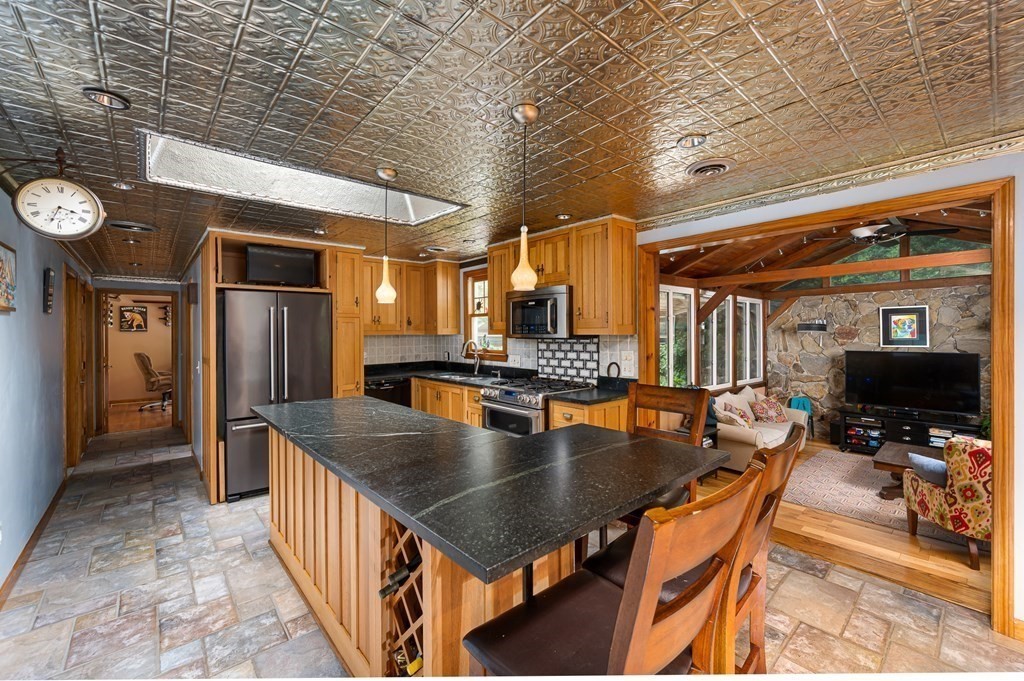 216 Beaman Road Sterling, MA 01564 - Photo 5 of 41 Gallery Image 5