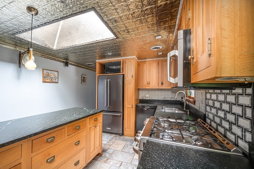 216 Beaman Road Sterling, MA 01564 - Photo 7 of 41 Gallery Image 7