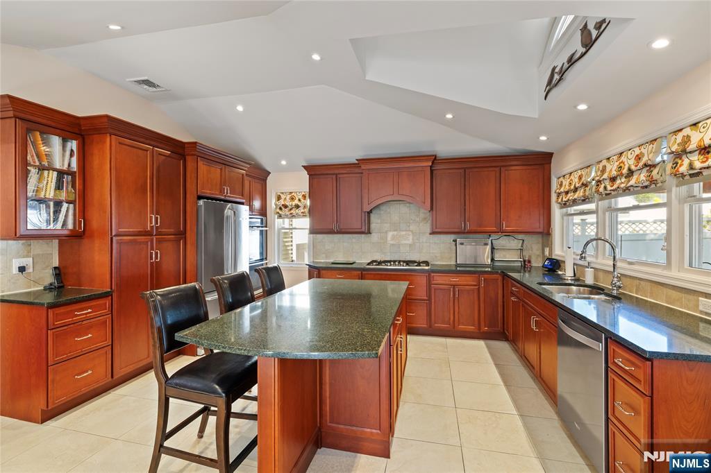 99 Lynwood Road Verona, NJ 07044 - Photo 12 of 30