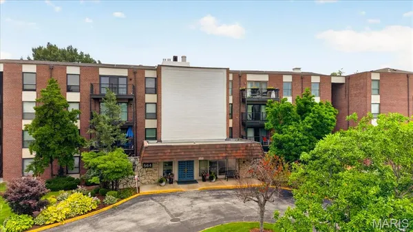 $249,900 | 564 Sarah Lane, Unit 104, St. Louis, MO 63141