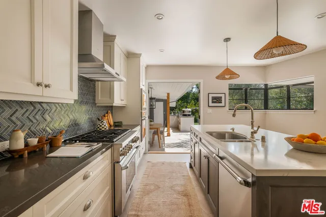 $12,500 | 11349 Canton Drive, Studio City, CA 91604