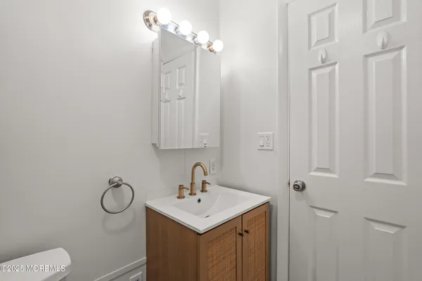 $2,100 | 456 Harnell Avenue, Oakhurst, NJ 07755