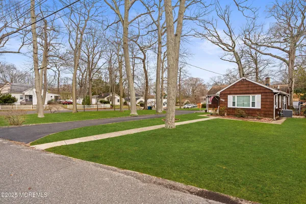 $2,100 | 456 Harnell Avenue, Oakhurst, NJ 07755