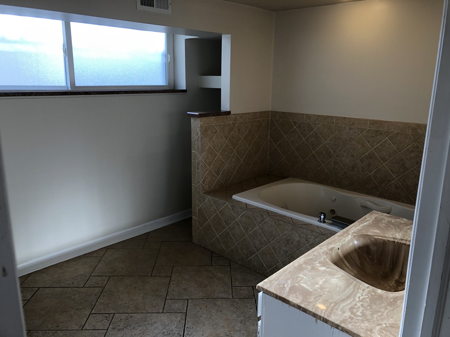 1674 Maple Street Des Plaines, IL 60018 - Photo 13 of 28 a view of washer and dryer