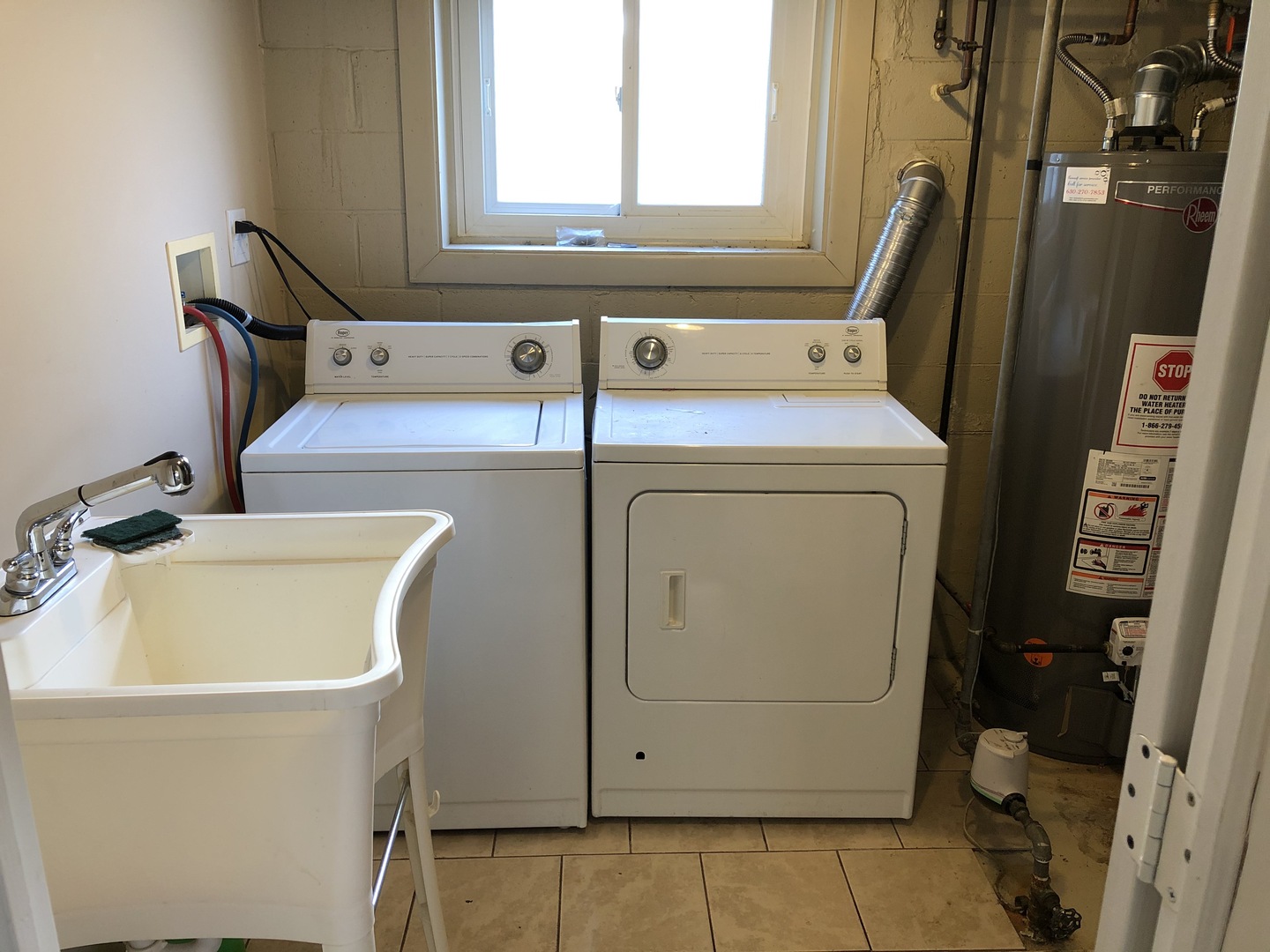 1674 Maple Street Des Plaines, IL 60018 - Photo 16 of 28 a utility room with dryer and washer