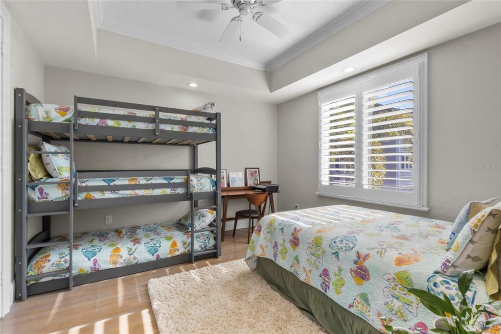 515 Forest Way Longboat Key, FL 34228 - Photo 28 of 53