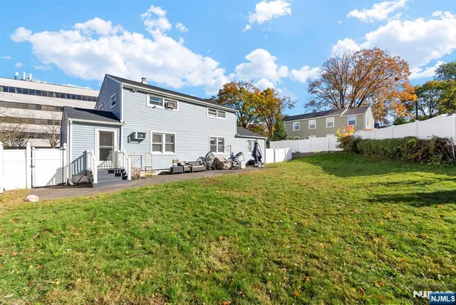 a view of a house with backyard