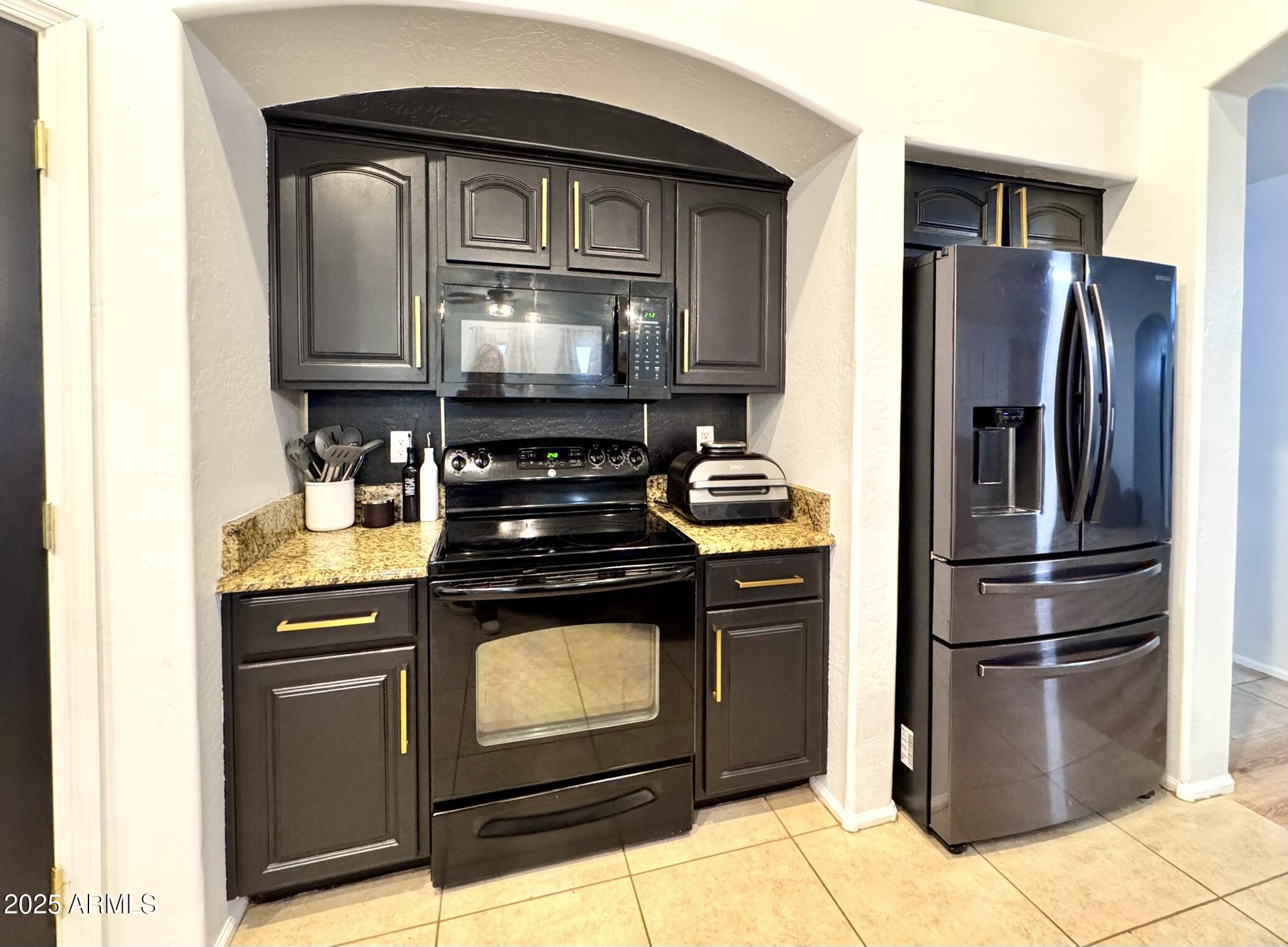 9331 West Heber Road Tolleson, AZ 85353 - Photo 3 of 23 Kitchen Appliances