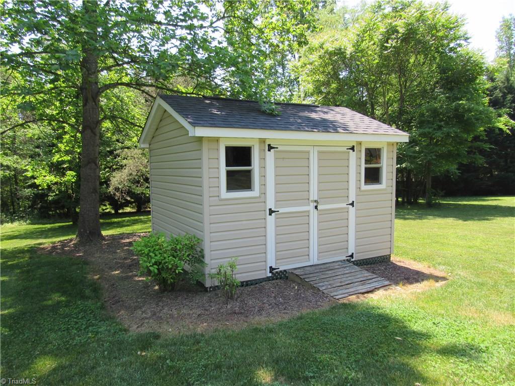 8207 Daltonshire Drive Oak Ridge, NC 27310 - Photo 6 of 30 Gallery Image 6
