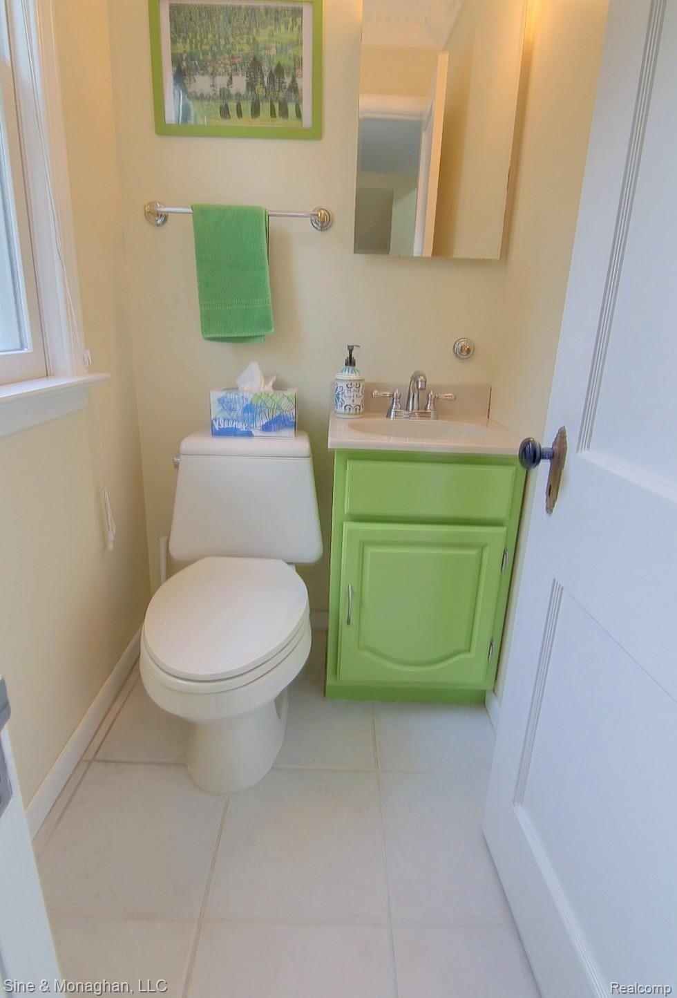 1373 Cadieux Road Grosse Pointe, MI 48230 - Photo 9 of 29 11-Half Bath.jpg