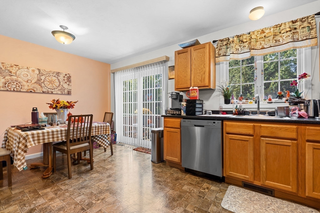41 Boston Road, Unit 464 Billerica, MA 01862 - Photo 6 of 15 a dining room with furniture and a floor to ceiling window