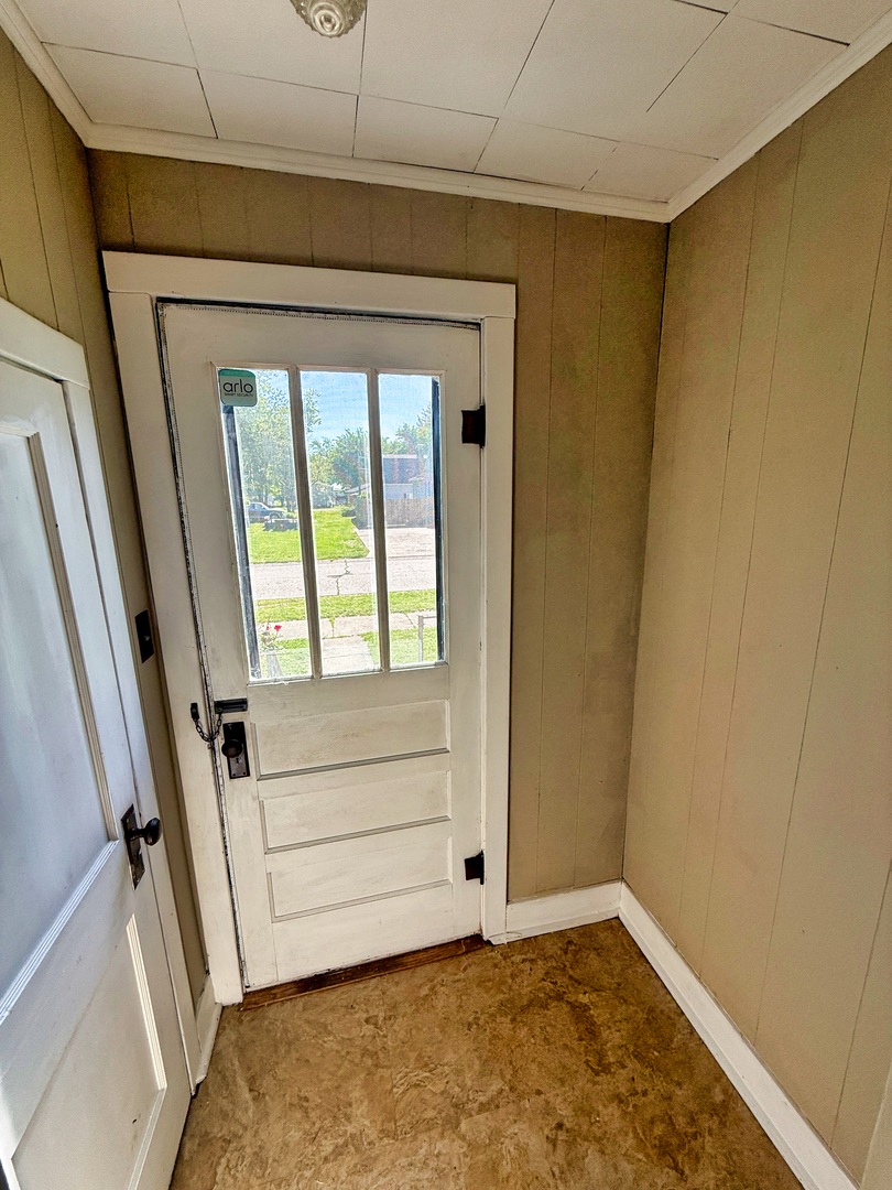 426 South Locust Street Flora, IL 62839 - Photo 11 of 58 a view of front door