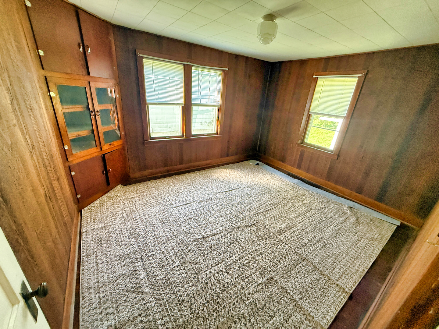 426 South Locust Street Flora, IL 62839 - Photo 17 of 58 a view of an empty room with a window