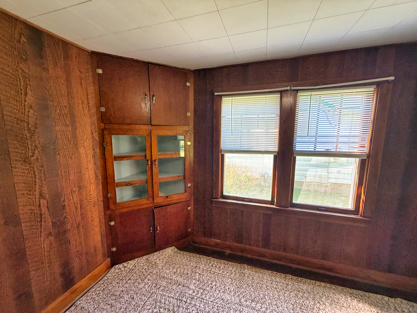 426 South Locust Street Flora, IL 62839 - Photo 19 of 58 an empty room with windows