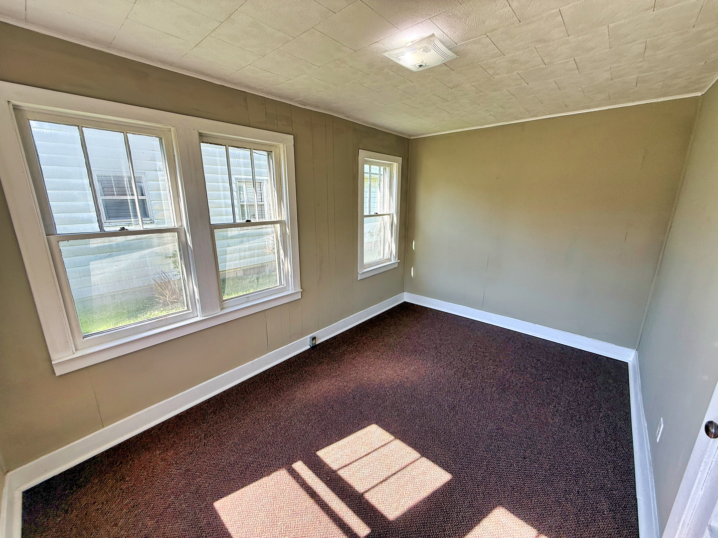 426 South Locust Street Flora, IL 62839 - Photo 20 of 58 a view of an empty room with a window