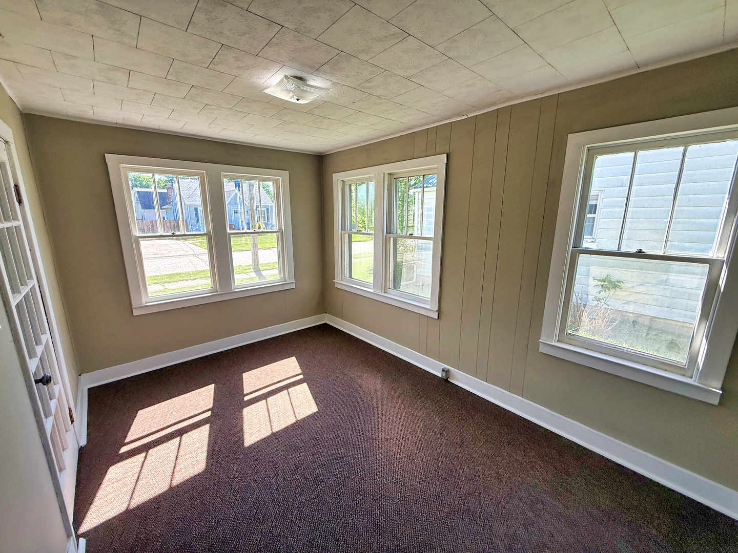 426 South Locust Street Flora, IL 62839 - Photo 22 of 58 a view of an empty room with a window