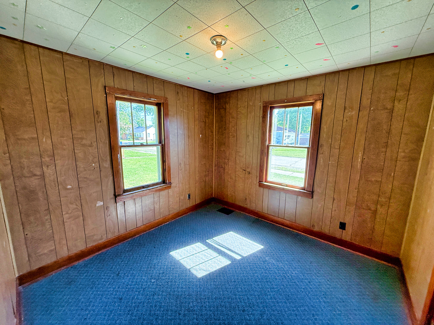 426 South Locust Street Flora, IL 62839 - Photo 31 of 58 a view of livingroom with hardwood