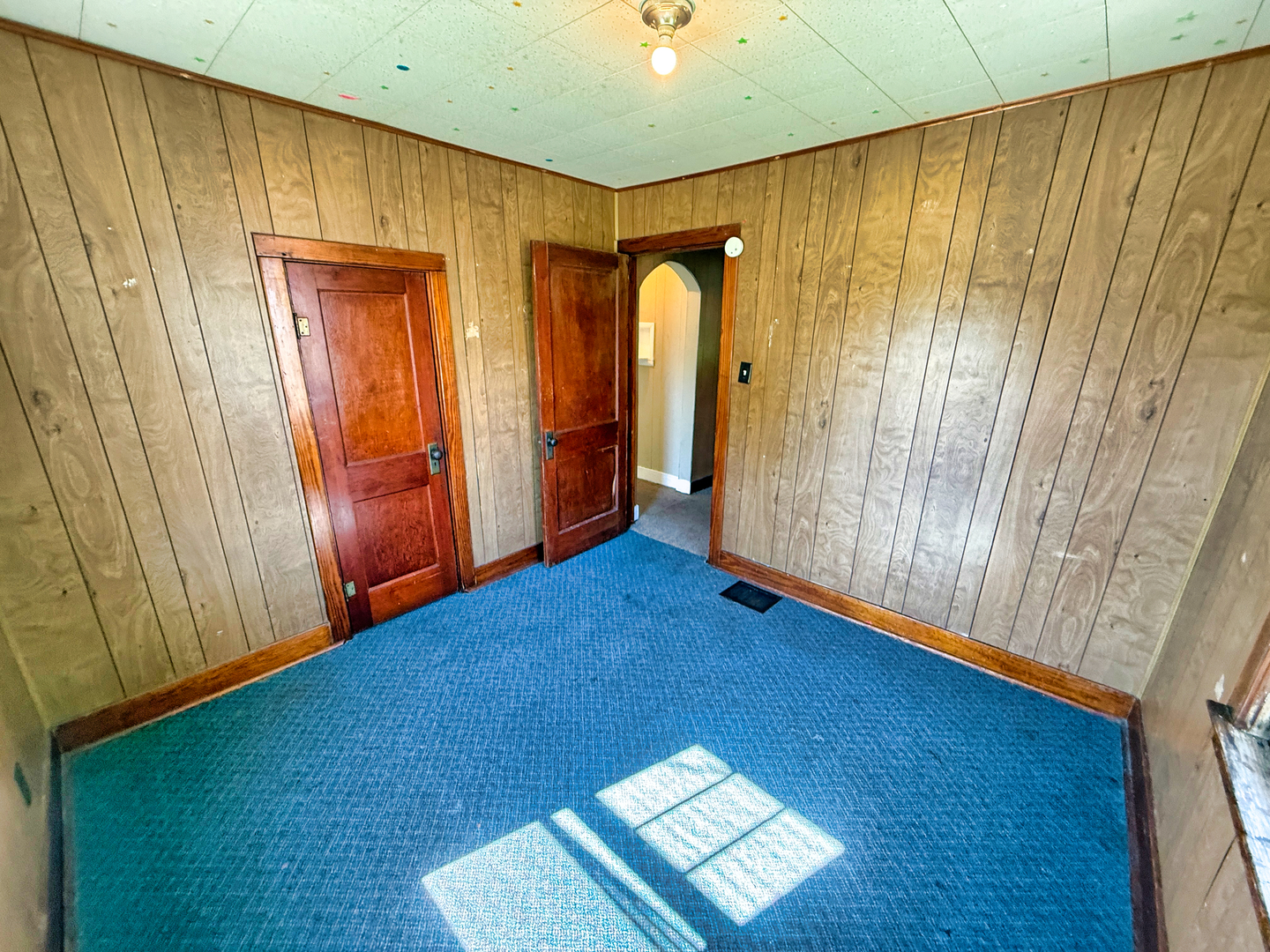 426 South Locust Street Flora, IL 62839 - Photo 33 of 58 a view of entryway with wooden floor