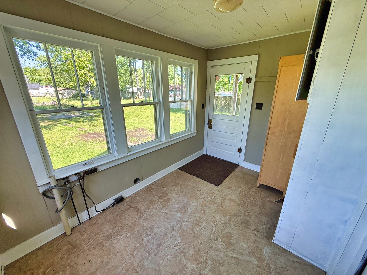 426 South Locust Street Flora, IL 62839 - Photo 38 of 58 a view of an empty room with a window