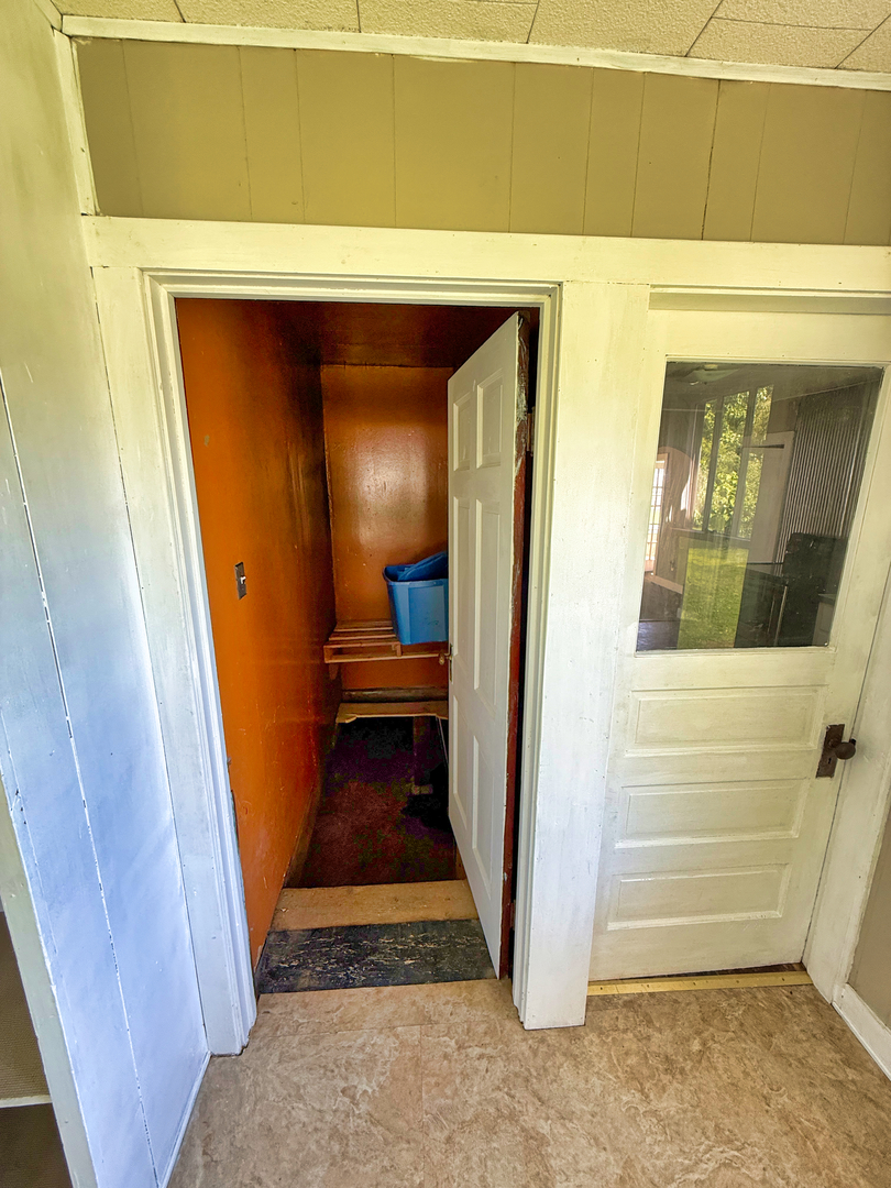 426 South Locust Street Flora, IL 62839 - Photo 41 of 58 a view of front door of house