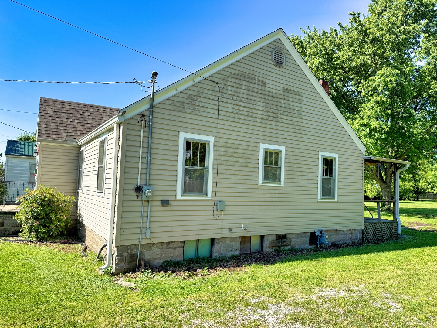 426 South Locust Street Flora, IL 62839 - Photo 55 of 58 a view of a house with a yard
