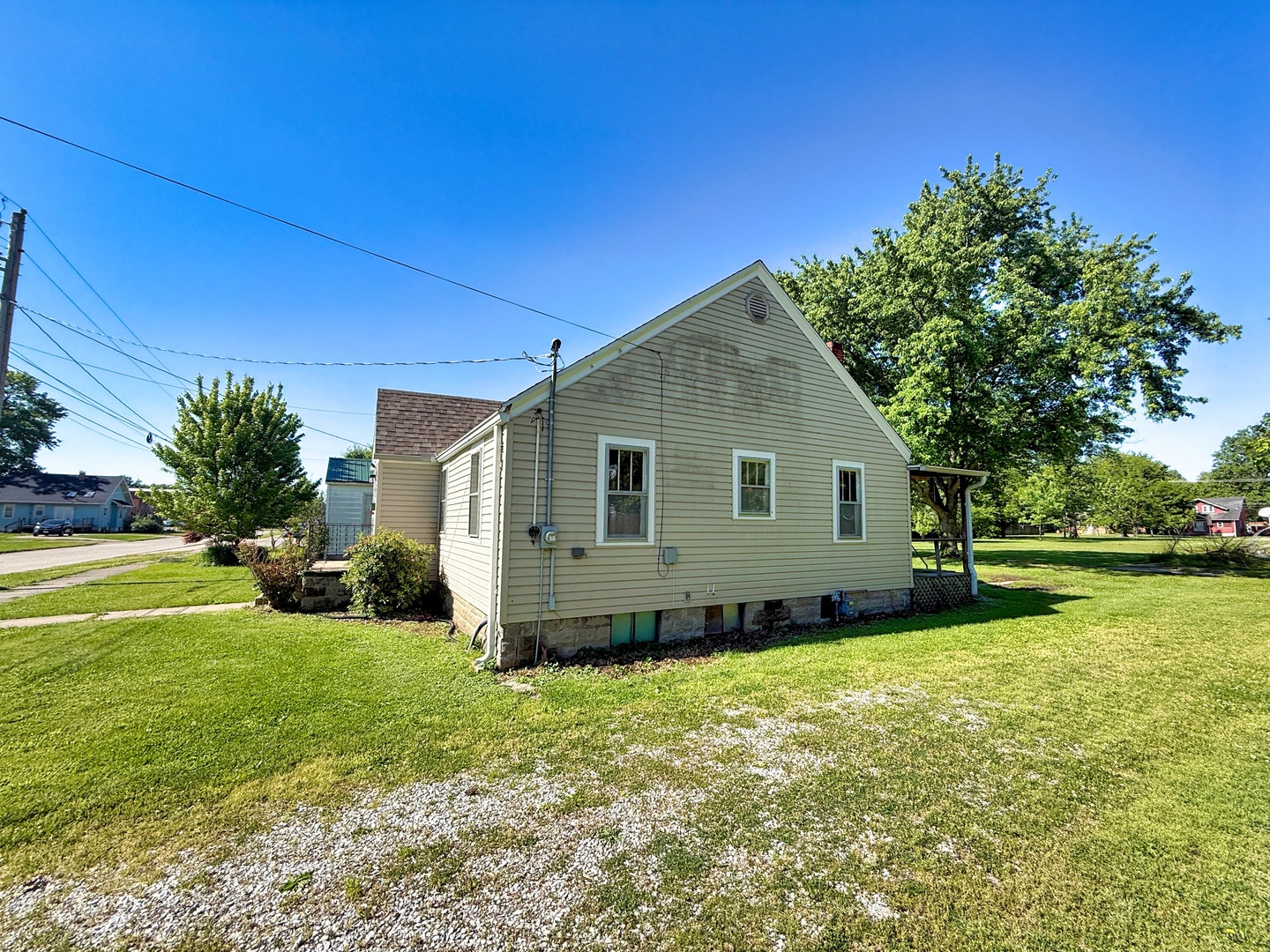 426 South Locust Street Flora, IL 62839 - Photo 56 of 58 a view of a house with a yard