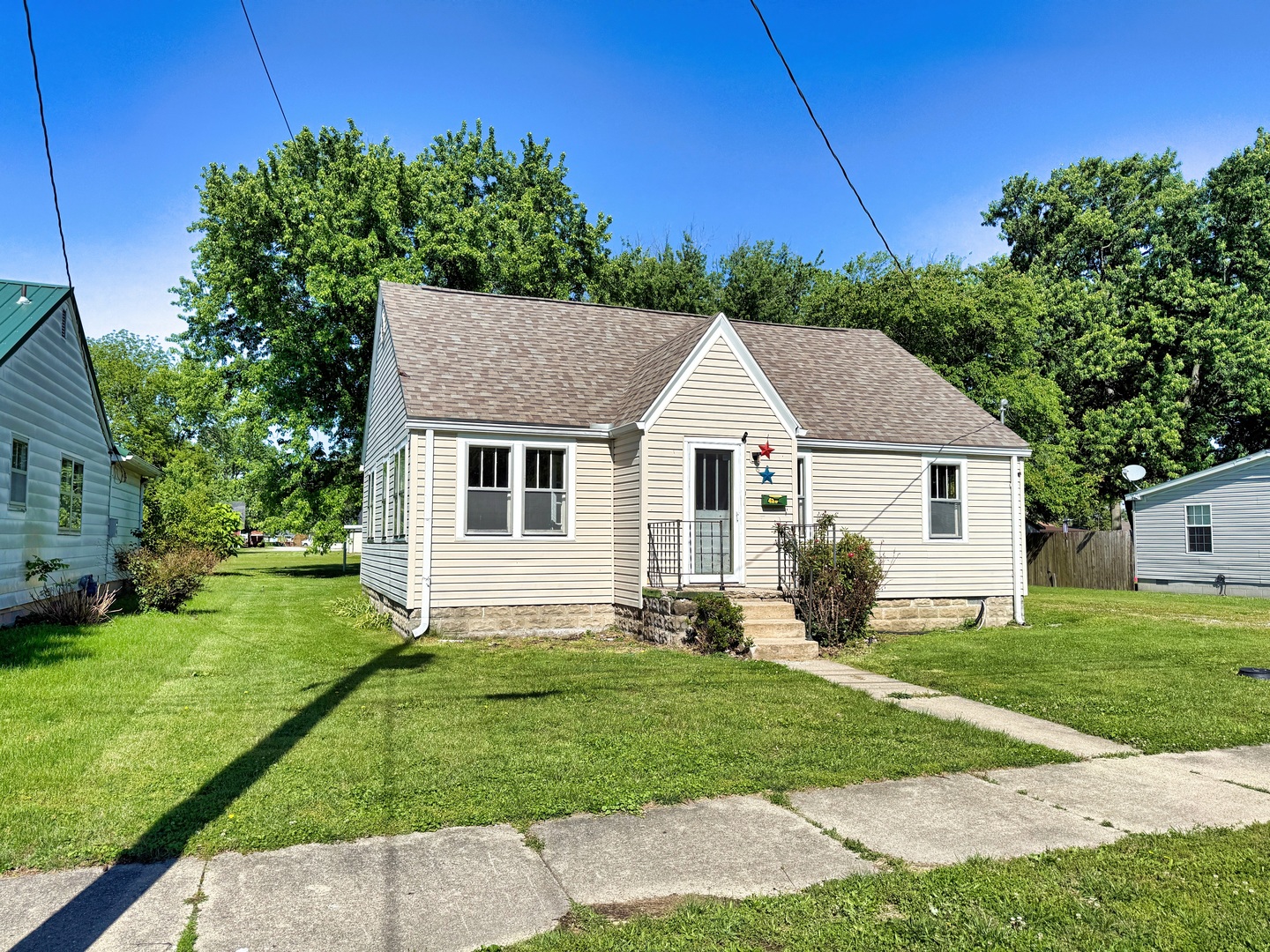 426 South Locust Street Flora, IL 62839 - Photo 58 of 58 a aerial view of a house next to a yard