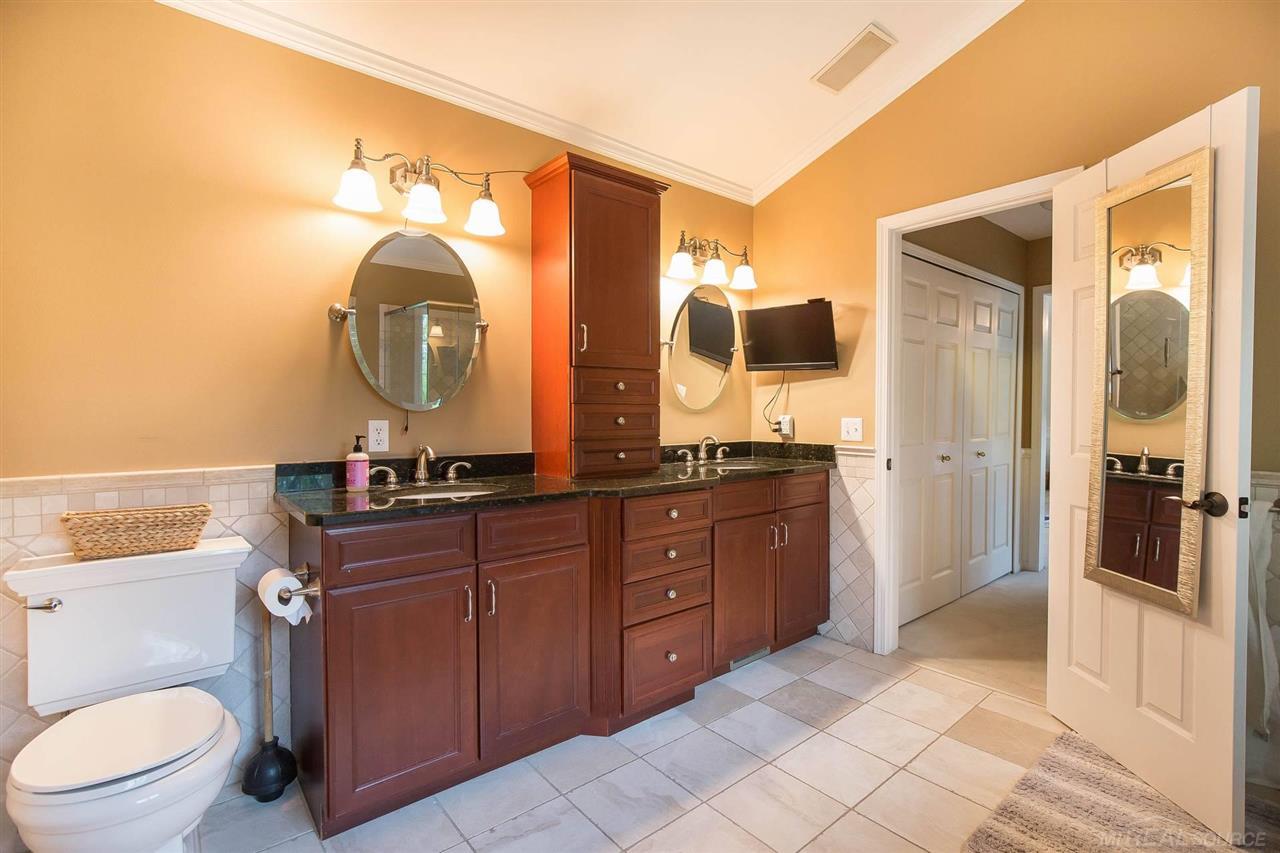 727 Lake Ridge Road Rochester, MI 48307 - Photo 26 of 40 50040875-25.JPG
