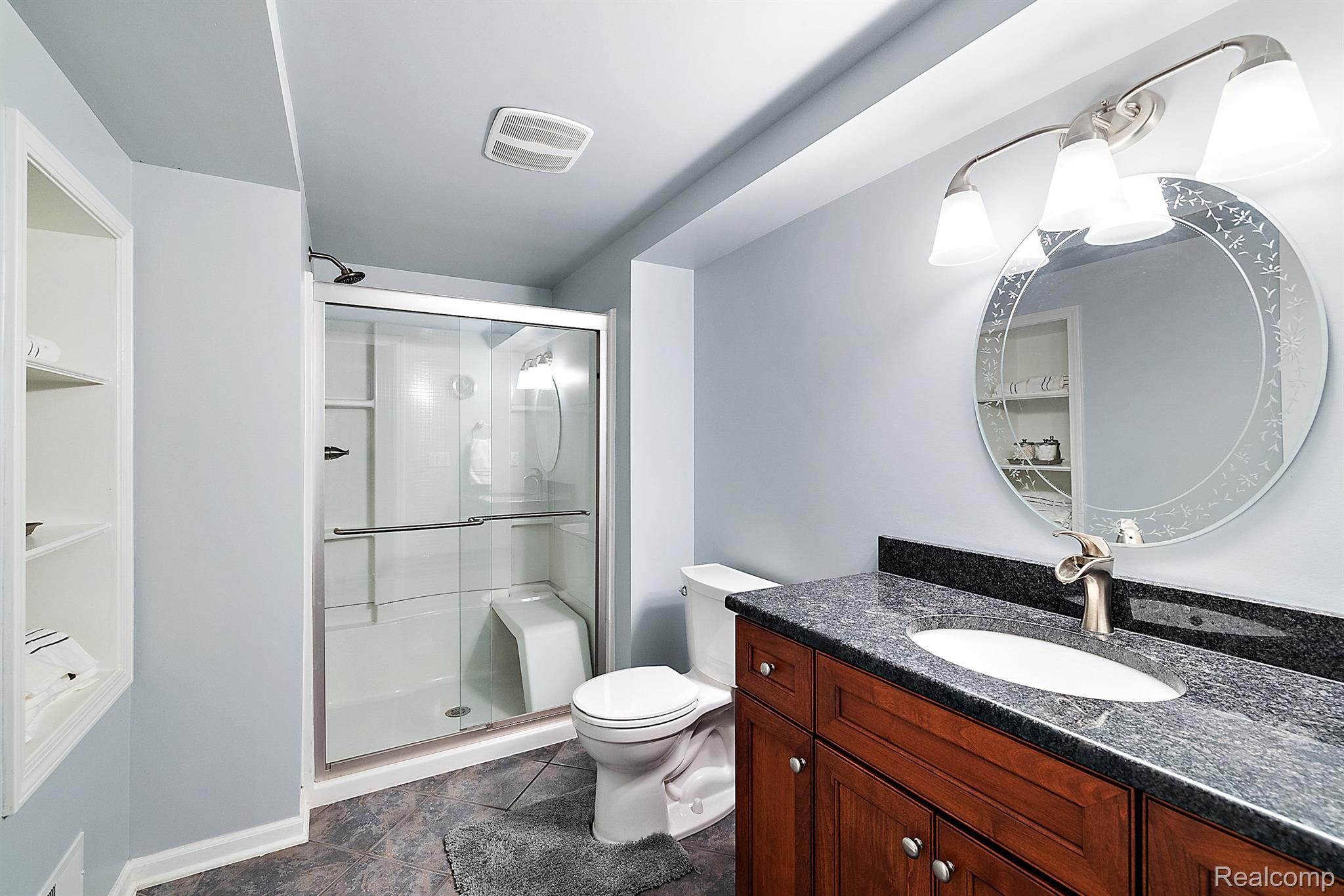 10345 Hadley Road Clarkston, MI 48348 - Photo 39 of 61 Full bathroom
