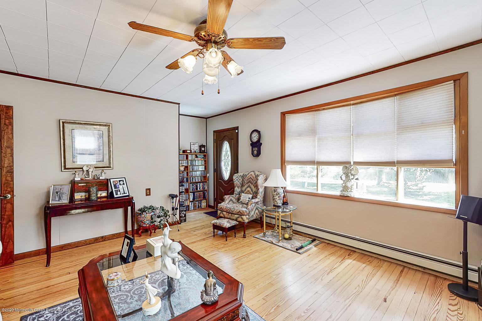 732 Monmouth Road Cream Ridge, NJ 08514 - Photo 8 of 24 Living Room