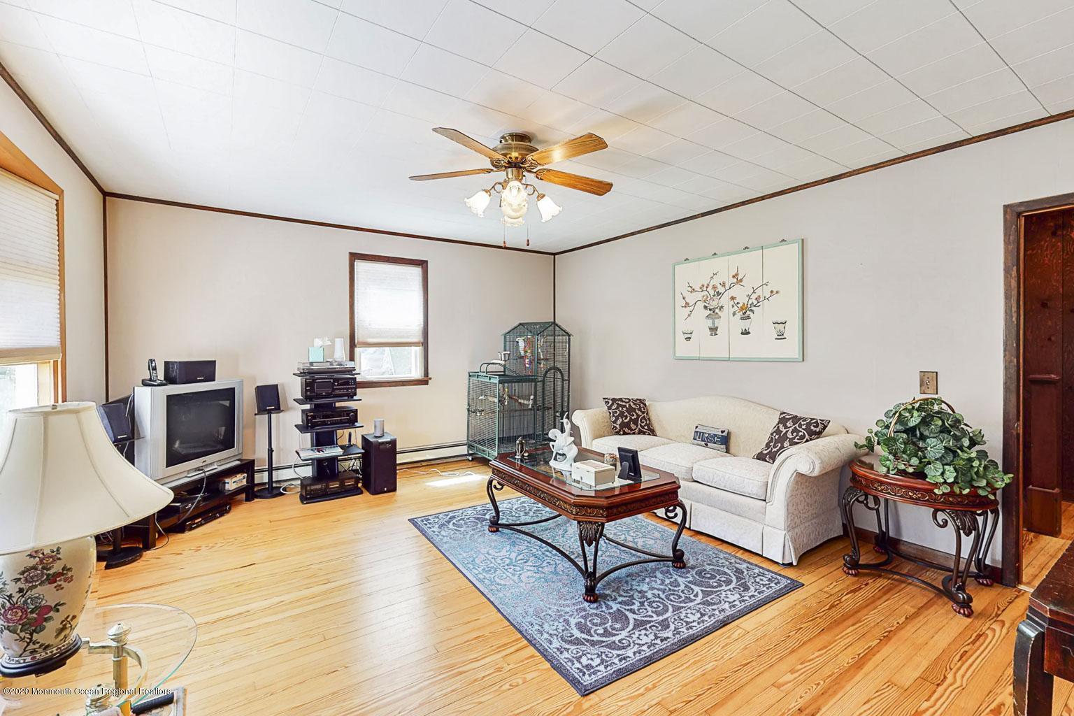 732 Monmouth Road Cream Ridge, NJ 08514 - Photo 9 of 24 Living Room