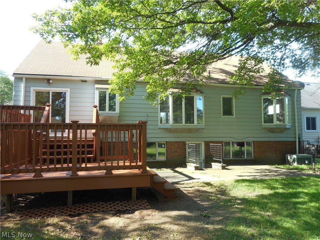 4807 Anderson Road Cleveland, OH 44124 - Photo 3 of 14