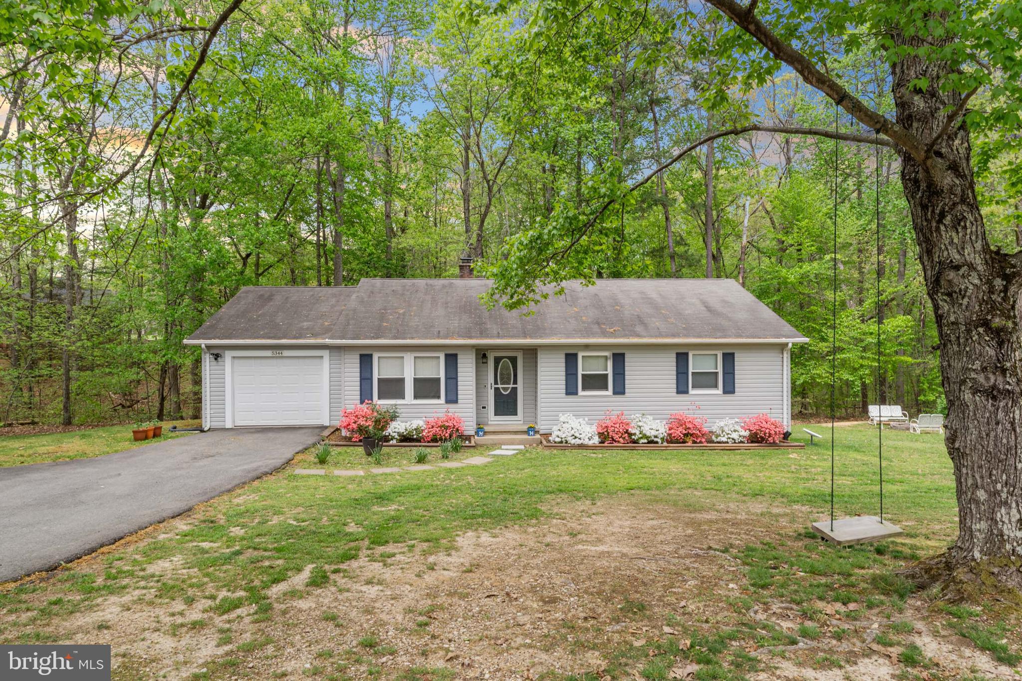 5344 Courtneys Corner Road Sumerduck, VA 22742 - Photo 2 of 56 a front view of house with yard and green space
