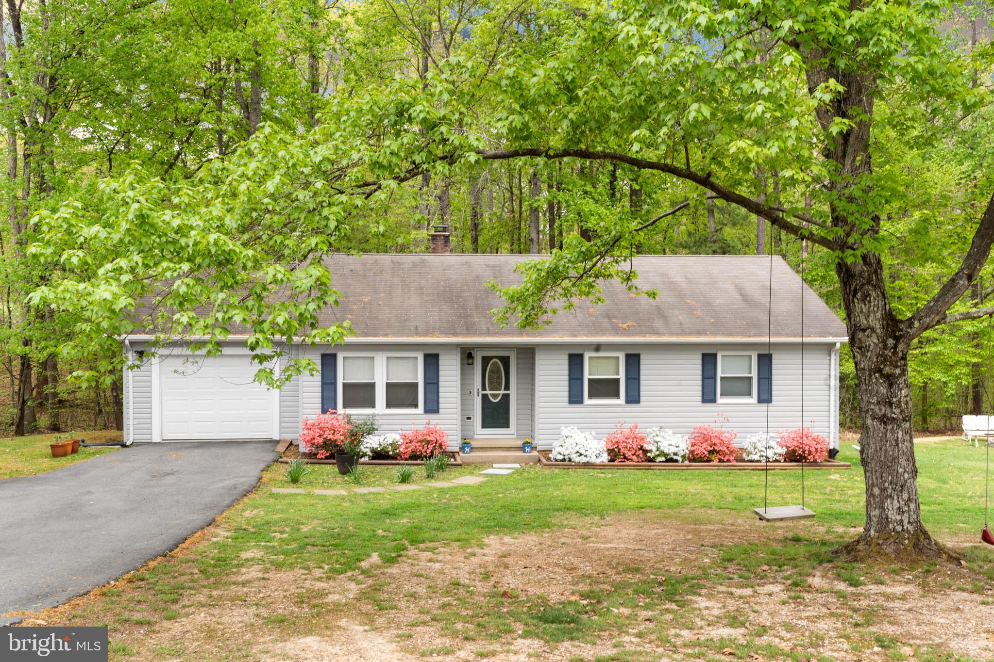 5344 Courtneys Corner Road Sumerduck, VA 22742 - Photo 50 of 56 a front view of house with yard and green space