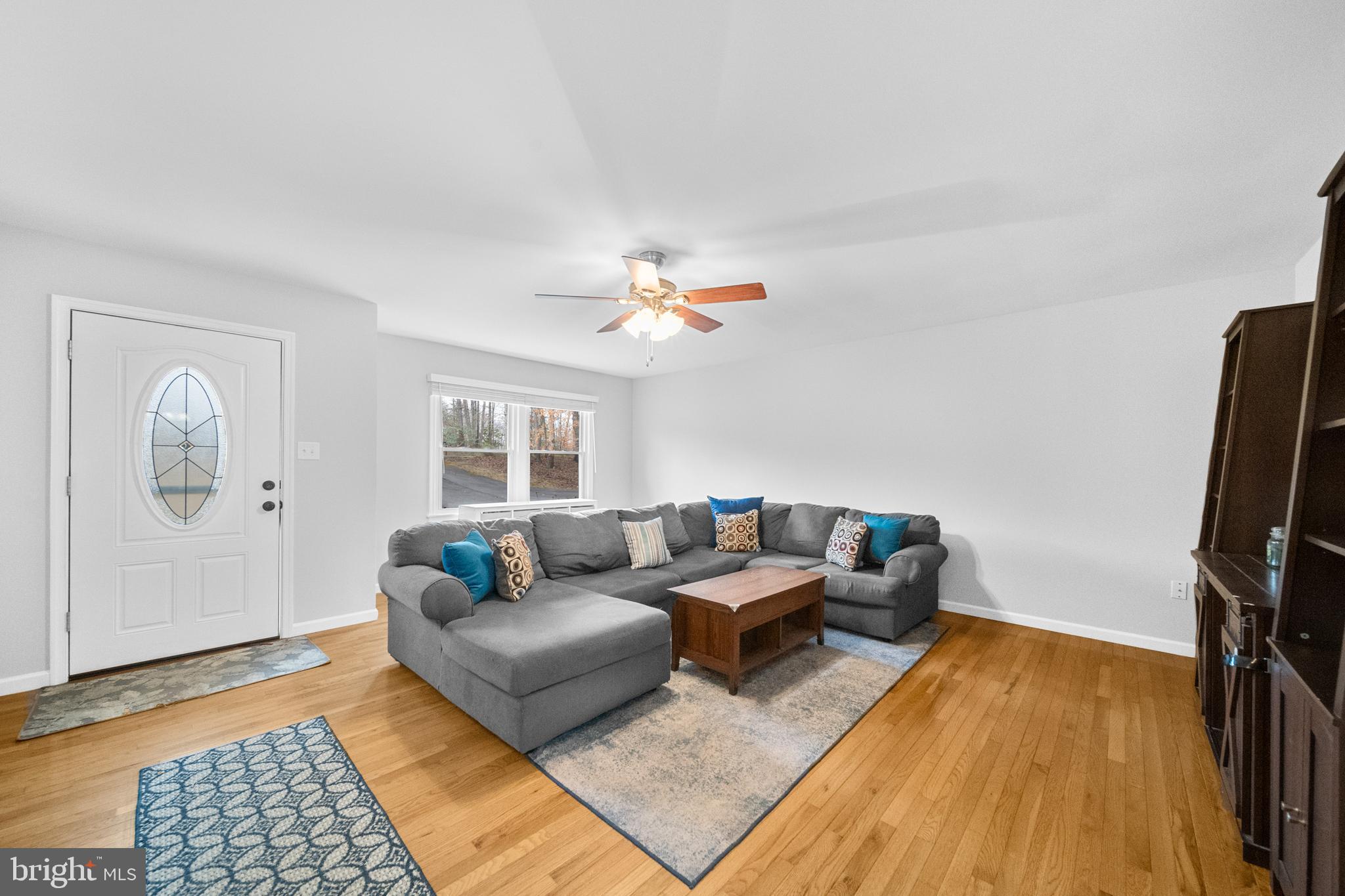 5344 Courtneys Corner Road Sumerduck, VA 22742 - Photo 10 of 56 a living room with furniture and a window