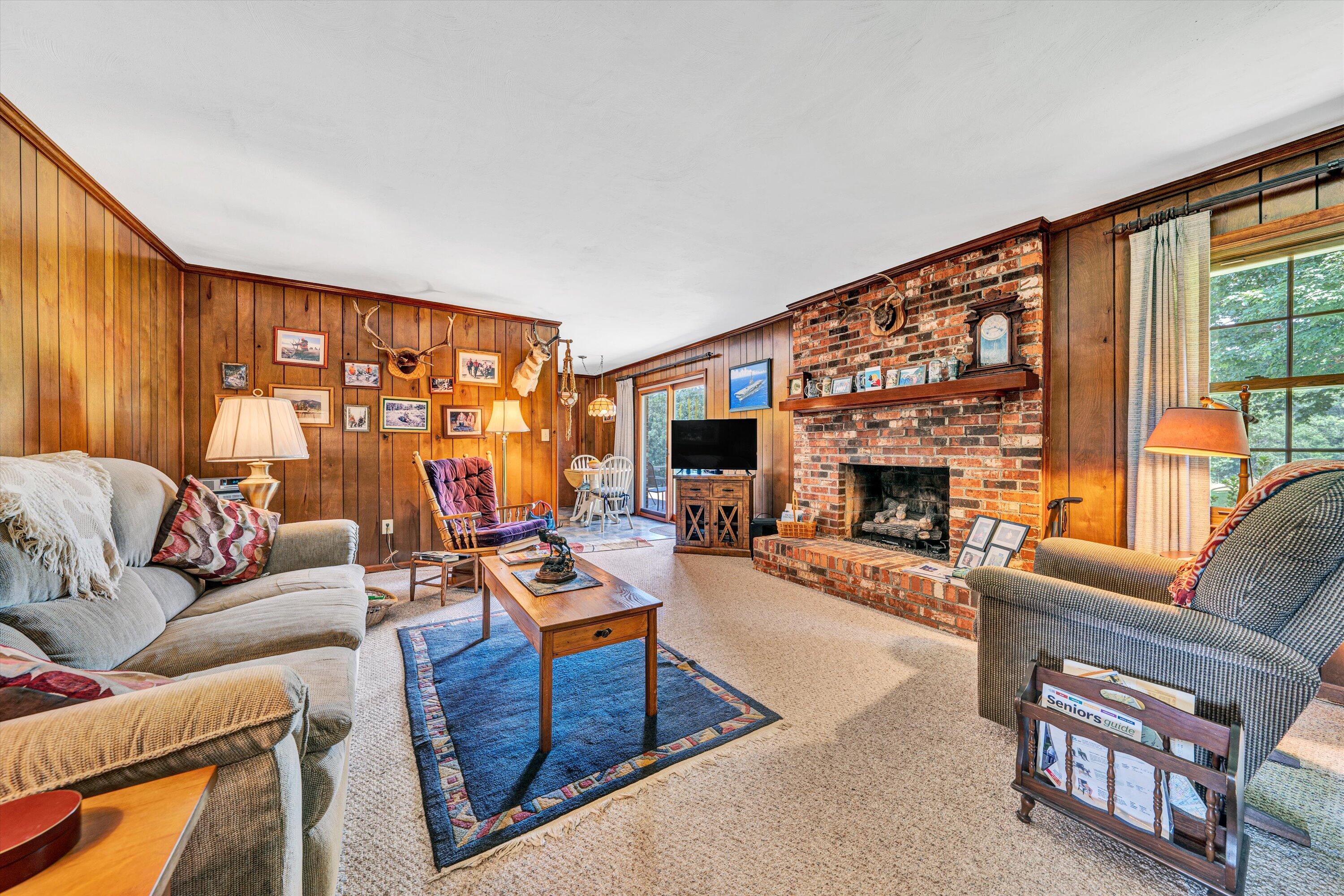 9732 Goodview Road Goodview, VA 24095 - Photo 17 of 56 17-Family Room